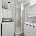 Apartament 3122-t2 Climatise A 250m De La Avec Terrasse, Et Garage