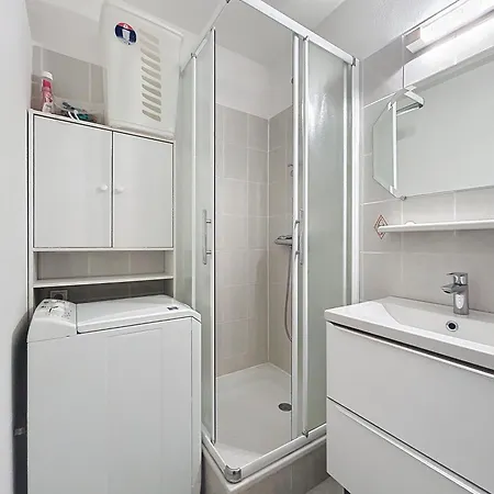 Apartmán 3122-t2 Climatise A 250m De La Avec Terrasse, Et Garage